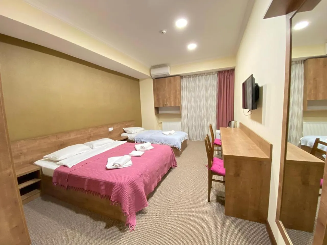 5 Rooms Near 300 Aragveli Metro Station Tiflis