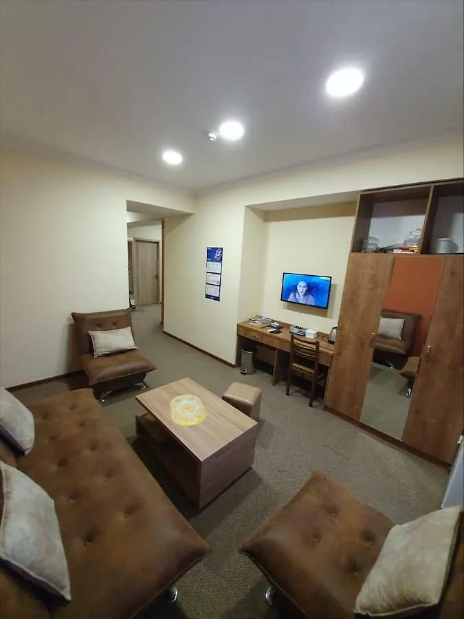 5 Rooms Near 300 Aragveli Metro Station Tiflis Apart Otel